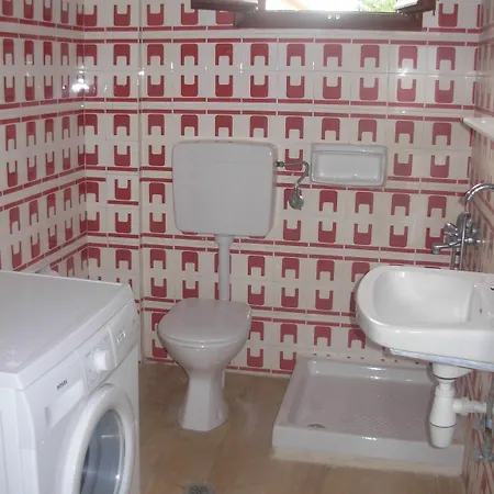 Harry's Bar & 2 * 아카라비