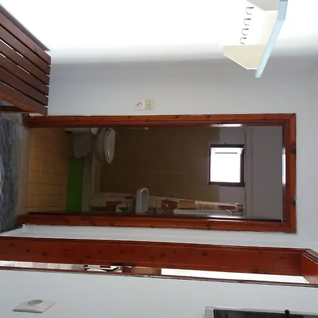 Harry's Bar & 2 * 아카라비