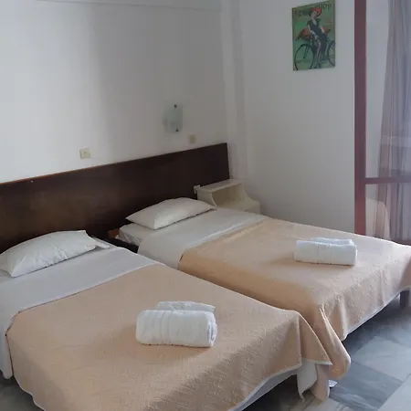 Harry's Bar & 2 公寓 阿查拉维