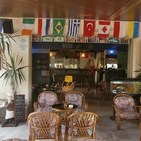 Harry's Bar & 2 Αχαράβη